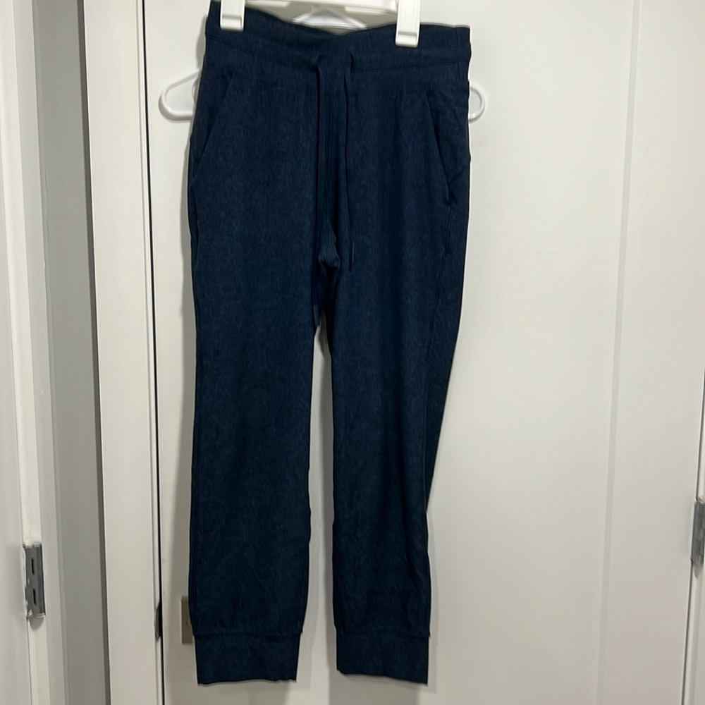 Lululemon Nulu 3/4 length cropped joggers, marled blue
